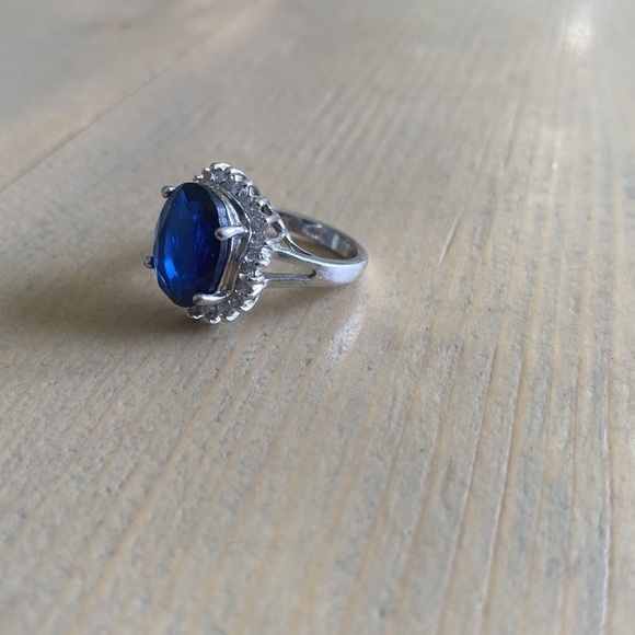 "MAJESTIC Princess" Blue Sapphire/Silvertone Ring by AVON - Picture 2 of 10